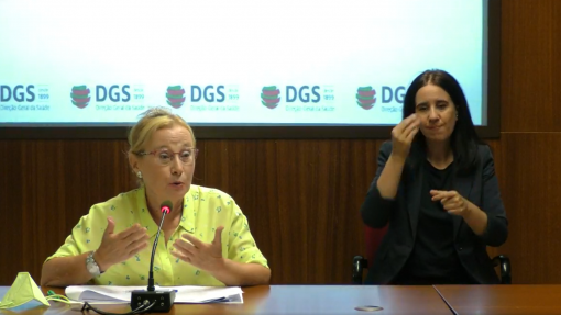 Covid-19: Maioria das vítimas tem mais de 80 anos e vacinação completa - DGS