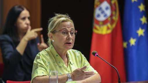 Covid-19: Regras de isolamento para as escolas revistas perto do início das aulas - DGS