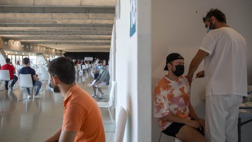 Covid-19: Mais de 60% da população residente em Portugal já tem vacinação completa