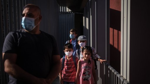 Grupo de 21 crianças e jovens de campos refugiados chegaram a Portugal