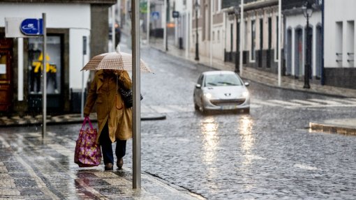 Ilhas dos Açores sob aviso amarelo devido a chuva forte até sábado
