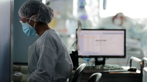 Trabalhadores de serviços hospitalares exigem aumentos salariais