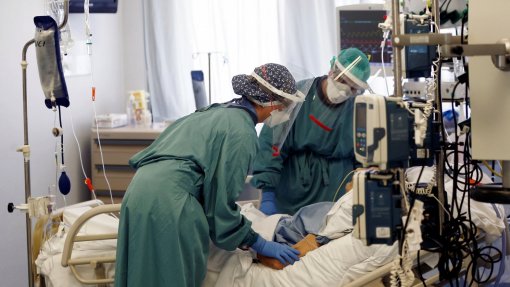 Covid-19: Pandemia já provocou 4,37 milhões de mortes em todo o mundo