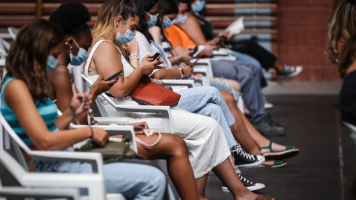 Covid-19: Agendamento da vacina alargado para jovens dos 12 aos 17 anos