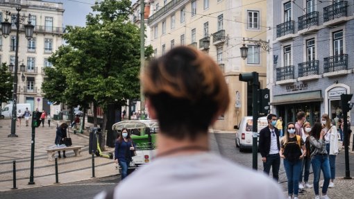 Covid-19: Portugal com nível de transmissibilidade elevado mas de tendência estável