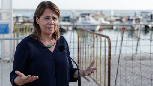 Covid-19: Vacinação bem-sucedida deve-se a SNS e população - Catarina Martins