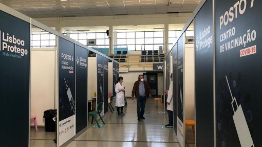 Covid-19: Centro europeu quer mais de 85% dos adultos vacinados para controlo do vírus