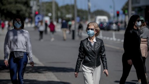 Covid-19: Incidência volta a descer, transmissibilidade mantem-se