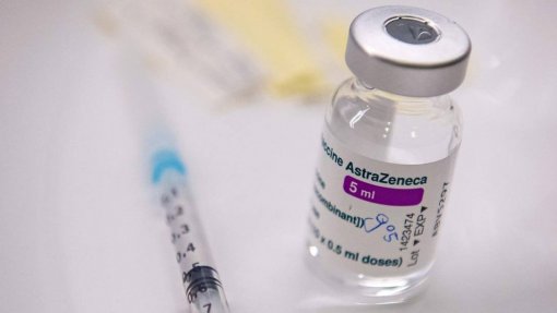 Covid-19: Síndrome de Guillain-Barré é efeito &quot;muito raro&quot; da vacina AstraZeneca