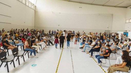 Covid-19: Plano para desativar centros de vacinação &quot;está a ser desenhado&quot; - `task force´