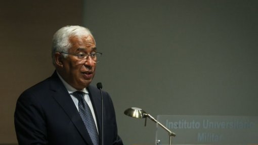 Costa critica “bloqueios corporativos” e avisa que país vai formar mais médicos
