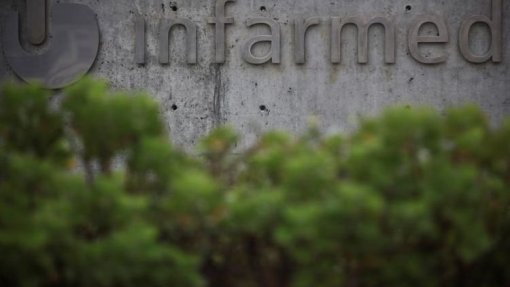 Covid-19: Especialistas e políticos regressam hoje ao Infarmed para analisar pandemia