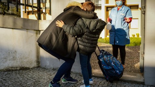 Covid-19: Cerca de 180 mil testes em rastreio nas escolas, 0,12% de casos positivos
