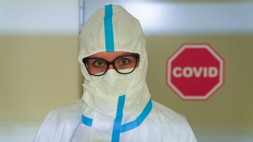 Covid-19: Pandemia já matou mais de 4,71 milhões de pessoas no mundo