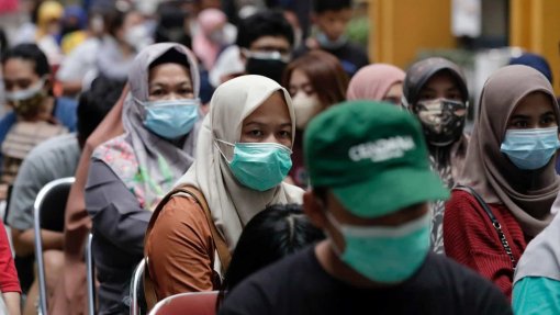 Covid-19: Pandemia já matou pelo menos 4.725.638 pessoas no mundo