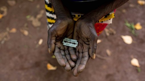 Governo reforça apoio e destina 60 mil euros a 10 projetos contra mutilação genital feminina