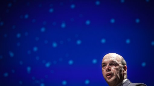 Covid-19: Ministro Siza Vieira olha com “confiança” para última fase do desconfinamento