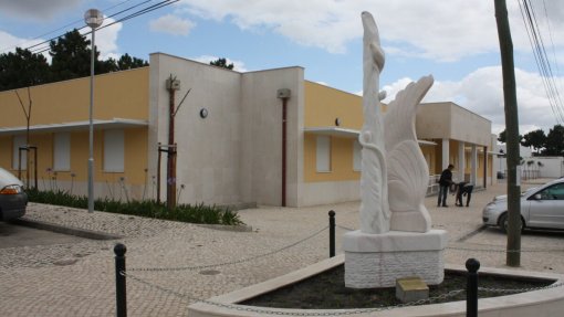 Parlamento discute urgência de novo centro de saúde na Quinta do Conde (Sesimbra)