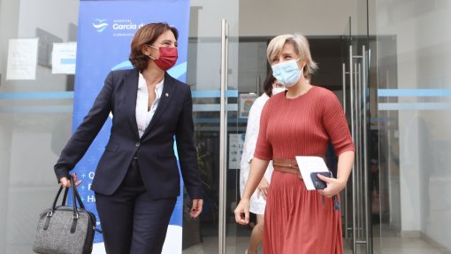 Ministra garante que eficácia e segurança das vacinas é igual em administração simultânea
