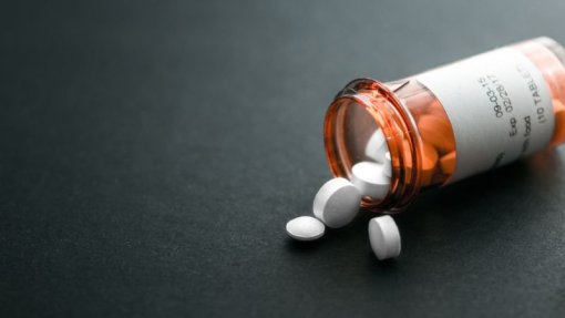 Doentes mentais em tratamento ambulatório compulsivo com medicamentos gratuitos