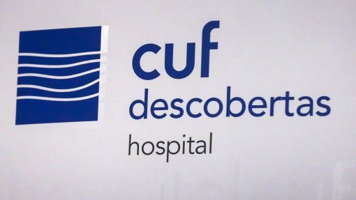 Incêndio no Hospital CUF Descobertas em Lisboa está a ser combatido por 30 bombeiros
