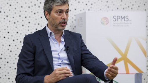 Covid-19: Serviços Partilhados são um &quot;orgulhoso&quot; sistema nervoso central da vacinação