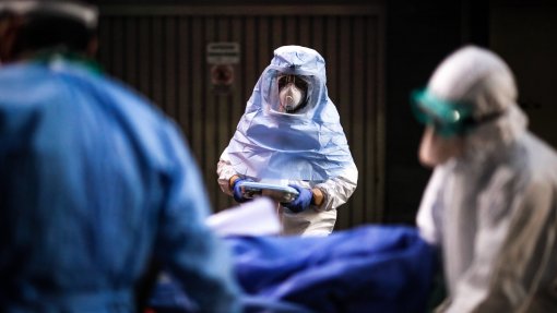 Covid-19: Pandemia matou entre 80.000 e 180.000 profissionais de saúde - OMS