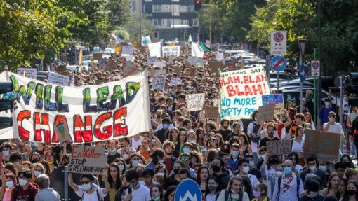 Clima: Estudantes voltam hoje a sair à rua em mais uma greve climática