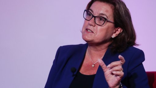 Covid-19: Ana Paula Zacarias diz que tradição comunista atrasa vacinação no Leste Europeu