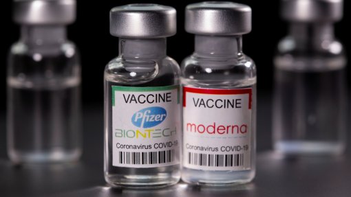 Covid-19: Dose de reforço deve ser com vacinas da Moderna e Pfizer - DGS