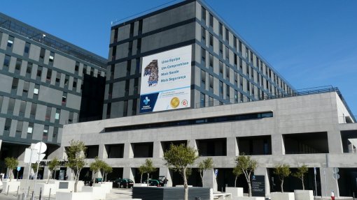 Autarcas de populações abrangidas pelo Hospital Vila Franca querem reunião com ministra da Saúde