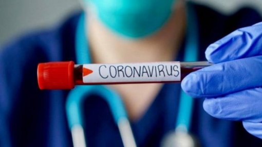 Covid-19: Pandemia já matou pelo menos 5,028 milhões de pessoas em todo o mundo