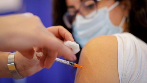 Covid-19: Mais de 18 mil reações adversas às vacinas notificadas em Portugal - Infarmed