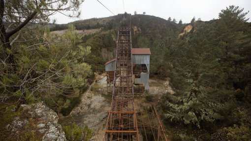 Governo garante que exploração mineira não avança sem avaliação de impacte ambiental