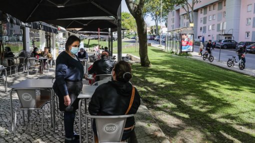 Covid-19: Incidência de infeções e índice de transmissibilidade voltam a subir