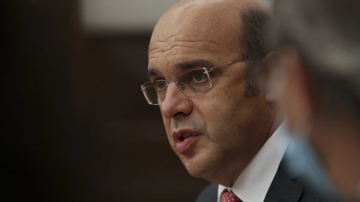 Covid-19: Governo afasta novos confinamentos e &quot;cenários radicais&quot; para conter pandemia