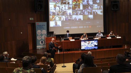 Covid-19: Políticos ouvem hoje especialistas sobre a evolução da pandemia