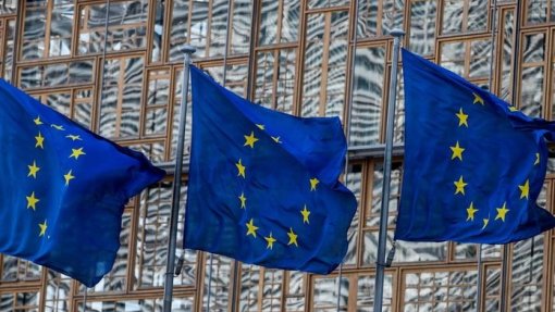 Covid-19: Parlamento Europeu reintroduz regime híbrido face ao agravamento da situação