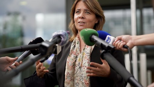 Covid-19: Catarina Martins pede condições para o SNS poder trabalhar