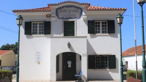 Utentes de centro de Saúde de Sintra realizam vigília contra encerramento provisório