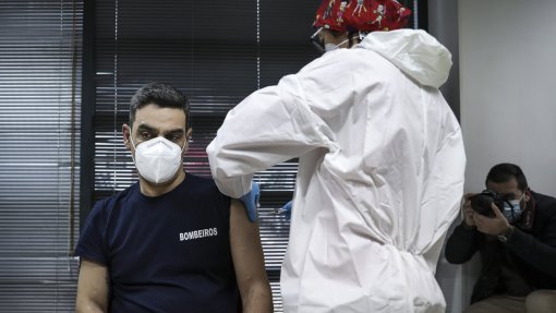 Covid-19: Profissionais do setor social e bombeiros começam hoje a ser vacinados
