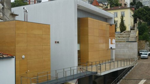 Marionet estreia em Coimbra espetáculo sobre a condição de ouvir vozes