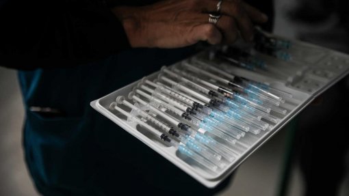 Covid-19: Governo espera reforço de meios para vacinar ainda esta semana