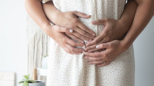 Covid-19: Três em cada 10 mulheres adiaram maternidade devido à pandemia - Estudo