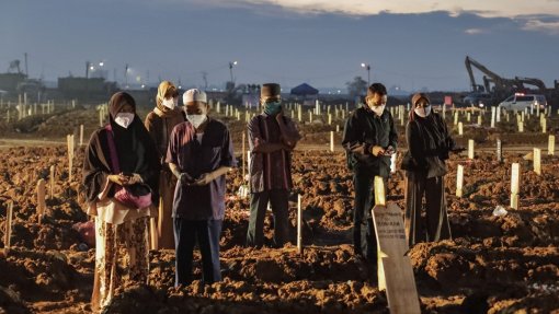 Covid-19: Pandemia já matou pelo menos 5.173.915 pessoas em todo o mundo