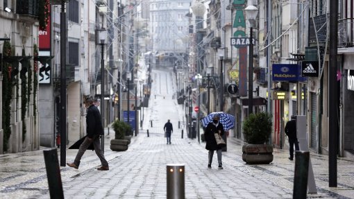 Covid-19: PS apresenta diploma que habilita Governo a decretar uso de máscaras na rua