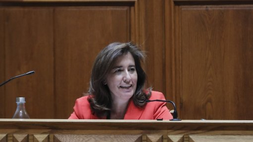 Covid-19: Apoio à família reativado na semana sem aulas - ministra do Trabalho