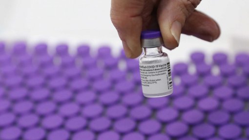 Covid-19: BioNTech e Pfizer esperam ter em 15 dias resultado de estudo sobre nova variante