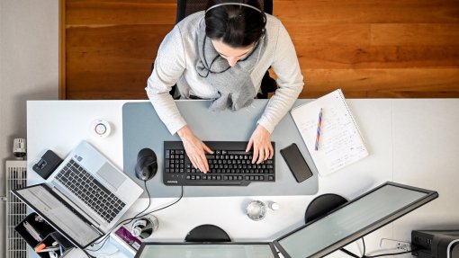 Covid-19: Teletrabalho é recomendado em todas as empresas - Governo