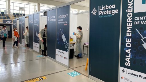 Covid-19: Câmara de Lisboa diz que ministra da Saúde tem de “pôr ordem” na vacinação